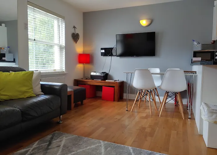 The Bath House Boutique B&B - In-Room Breakfast - Free Parking